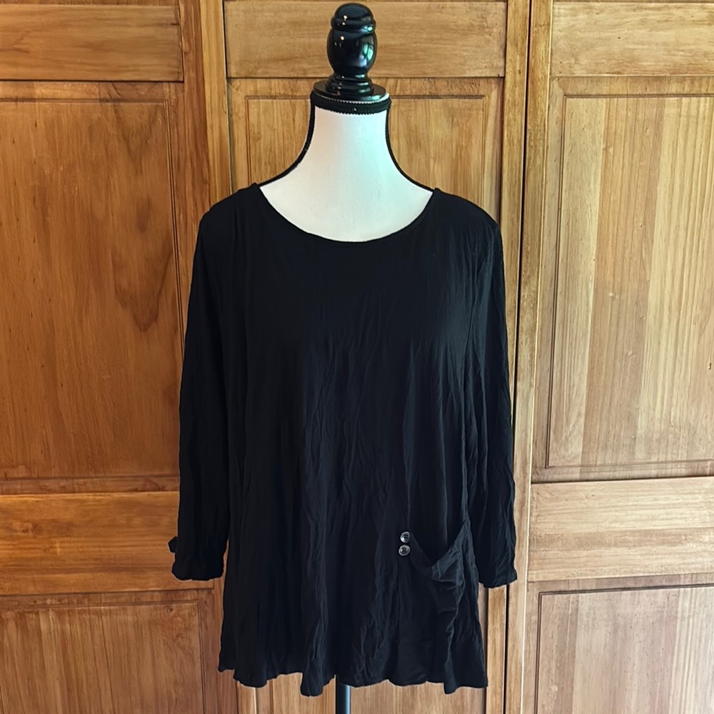 Chalet Black crinkle knit Relaxed Tunic